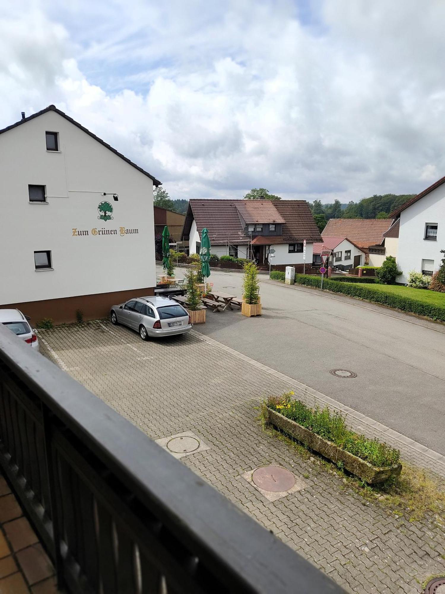 Gruenvogels Landgasthof Zum Gruenen Baum Oberzent Exterior photo