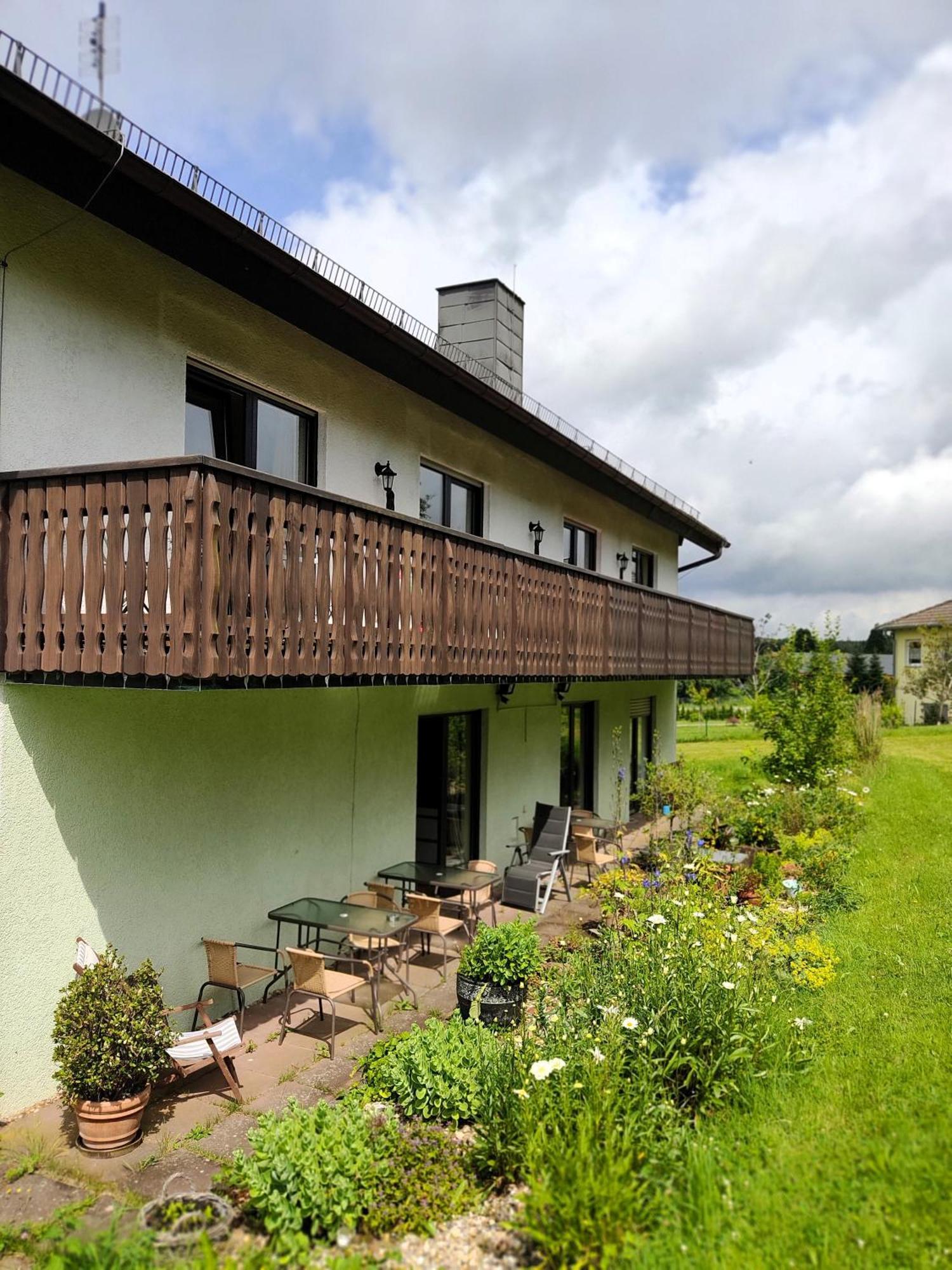 Gruenvogels Landgasthof Zum Gruenen Baum Oberzent Exterior photo